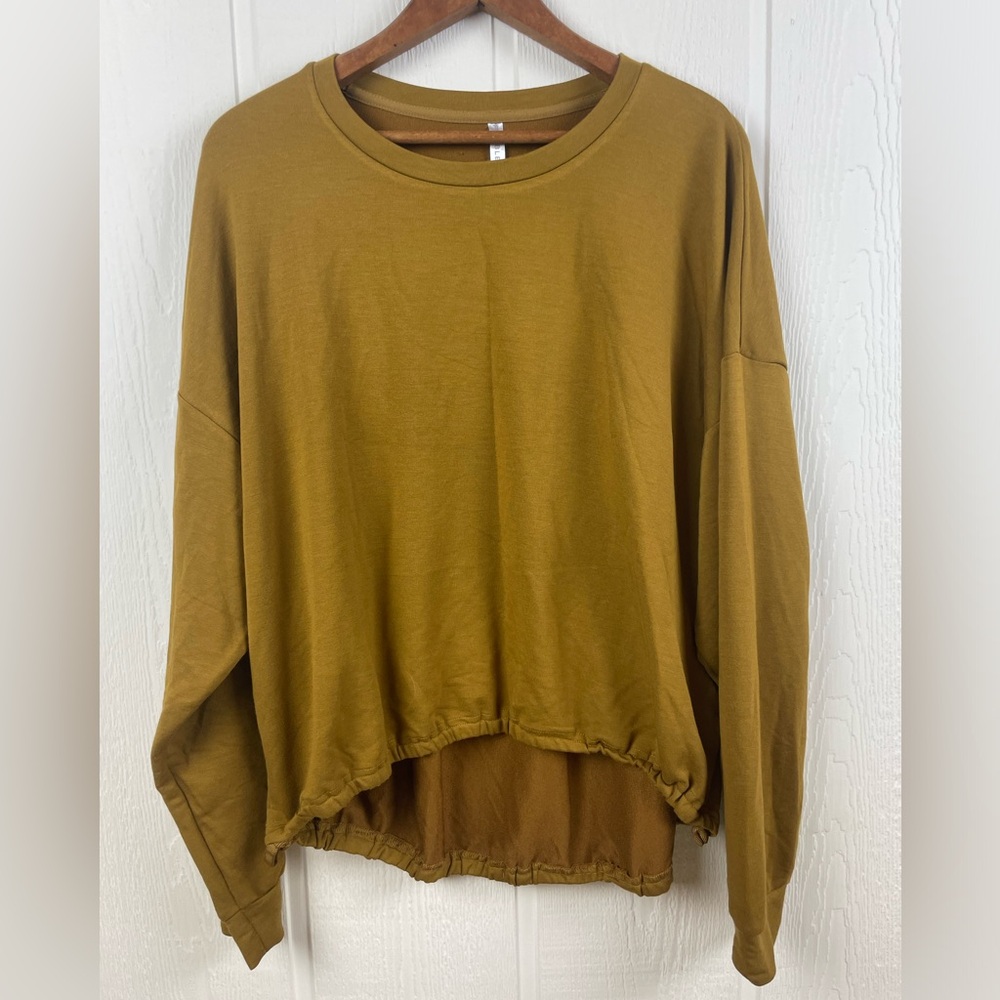 Fabletics Workout Pullover Size Large - image 1